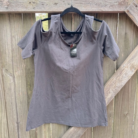 Torrid Solid Dark Charcoal Grey Cold Shoulder Simple Basics Tee NWT Size 1X - Picture 1 of 7